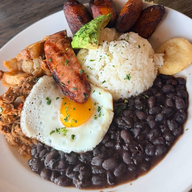 Bandeja Latina (Paisa).