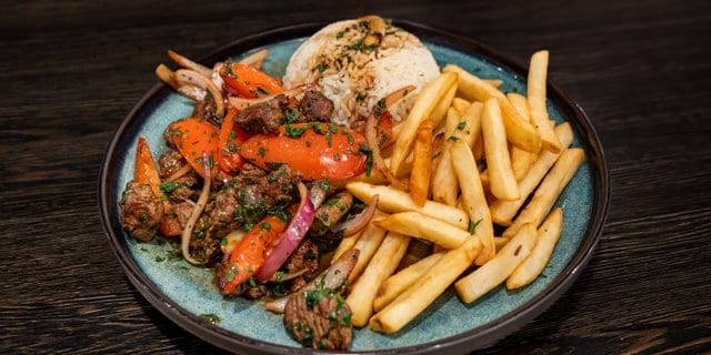 Lomo Saltado.